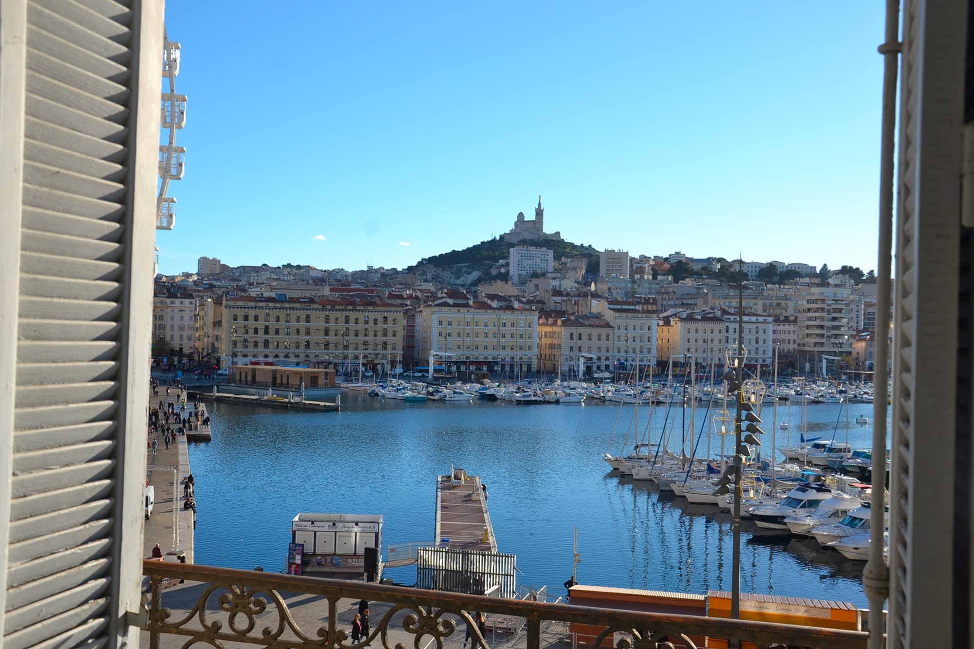 Renseignez vos informations sur notre formulaire pour nous proposer la location de votre logement meublé à Marseille.